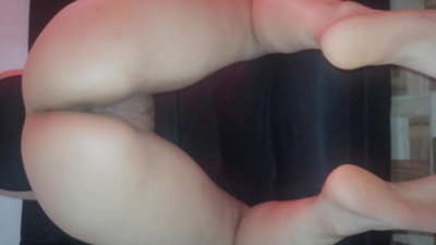 우리 엄마는 나에게 그녀의 고양이를 크리스마스 선물로 준다.